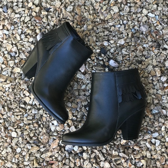 NIB Boho Chic Pointy Toe Fringe Quilt Ankle Bootie - Picture 7 of 8